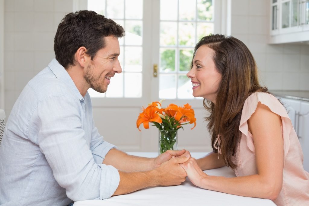 Guide To Best Way For A Man To Make Impression To Giving Flowers 