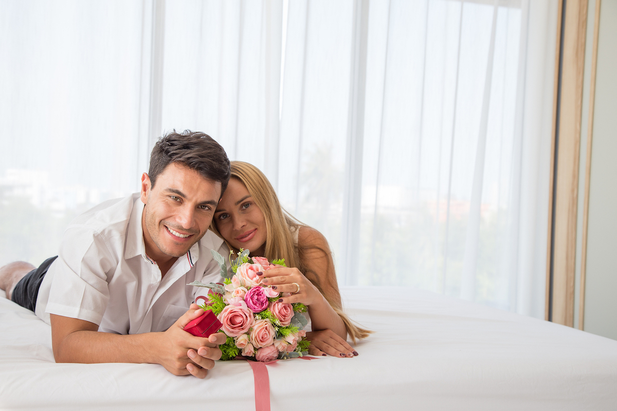 How to create a romantic getaway at HOME with flowers