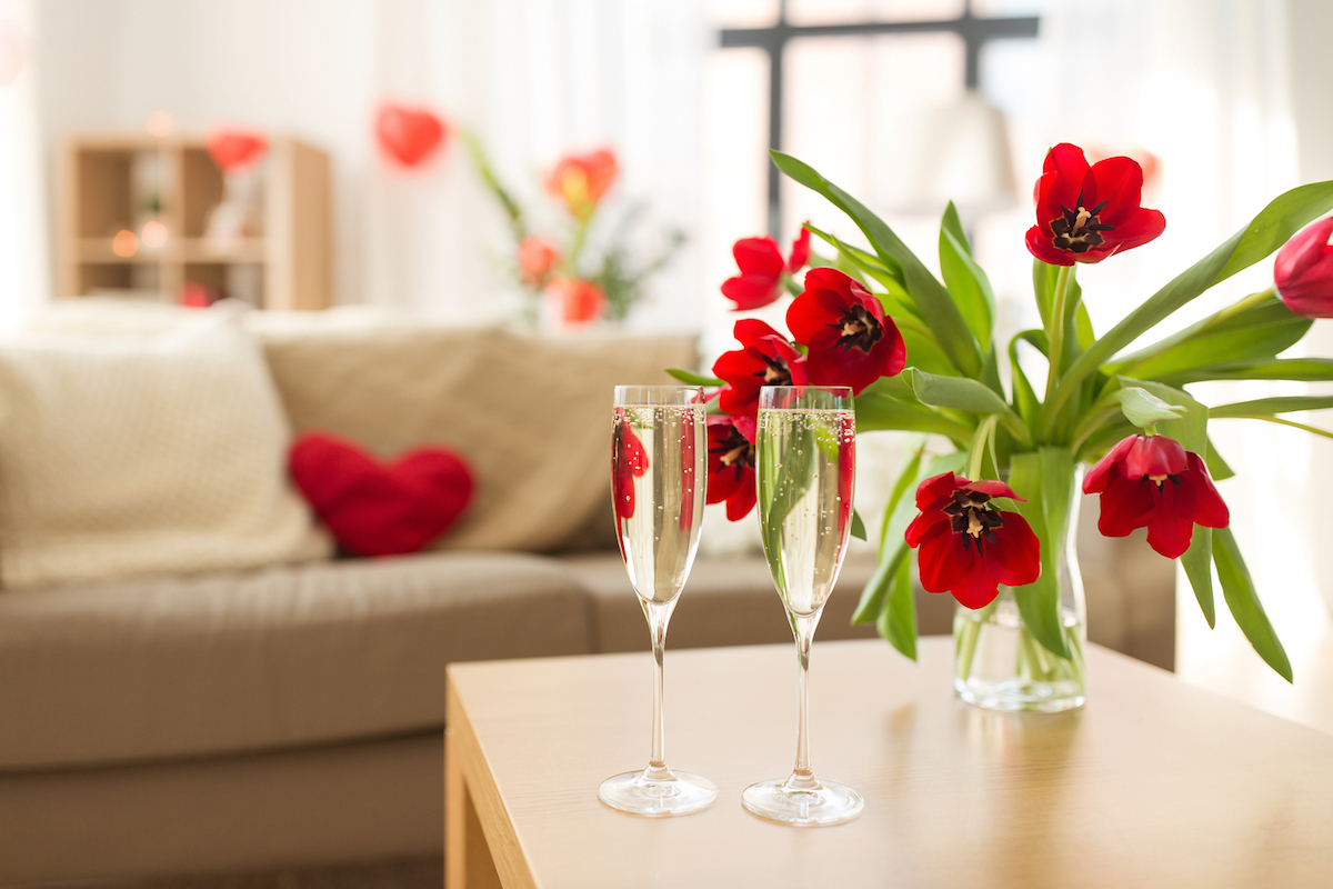 4 Valentine’s Day floral ideas to decorate a home for Romance